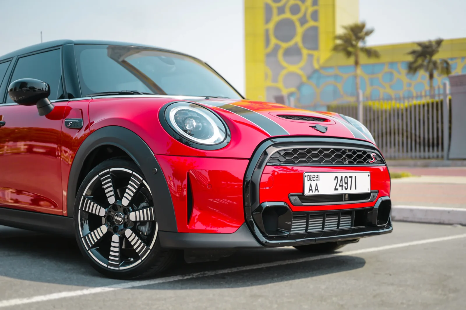Аренда Mini Cooper S Красный 2023 в Абу-Даби - 3 