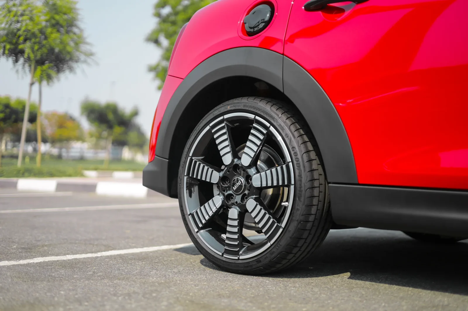 Аренда Mini Cooper S Красный 2023 в Абу-Даби - 10 