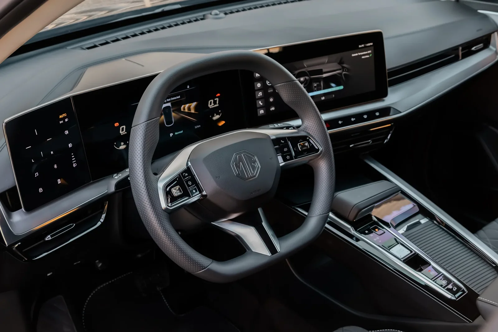 Kiralık MG One  Gri 2025 içinde Abu Dhabi - 3 