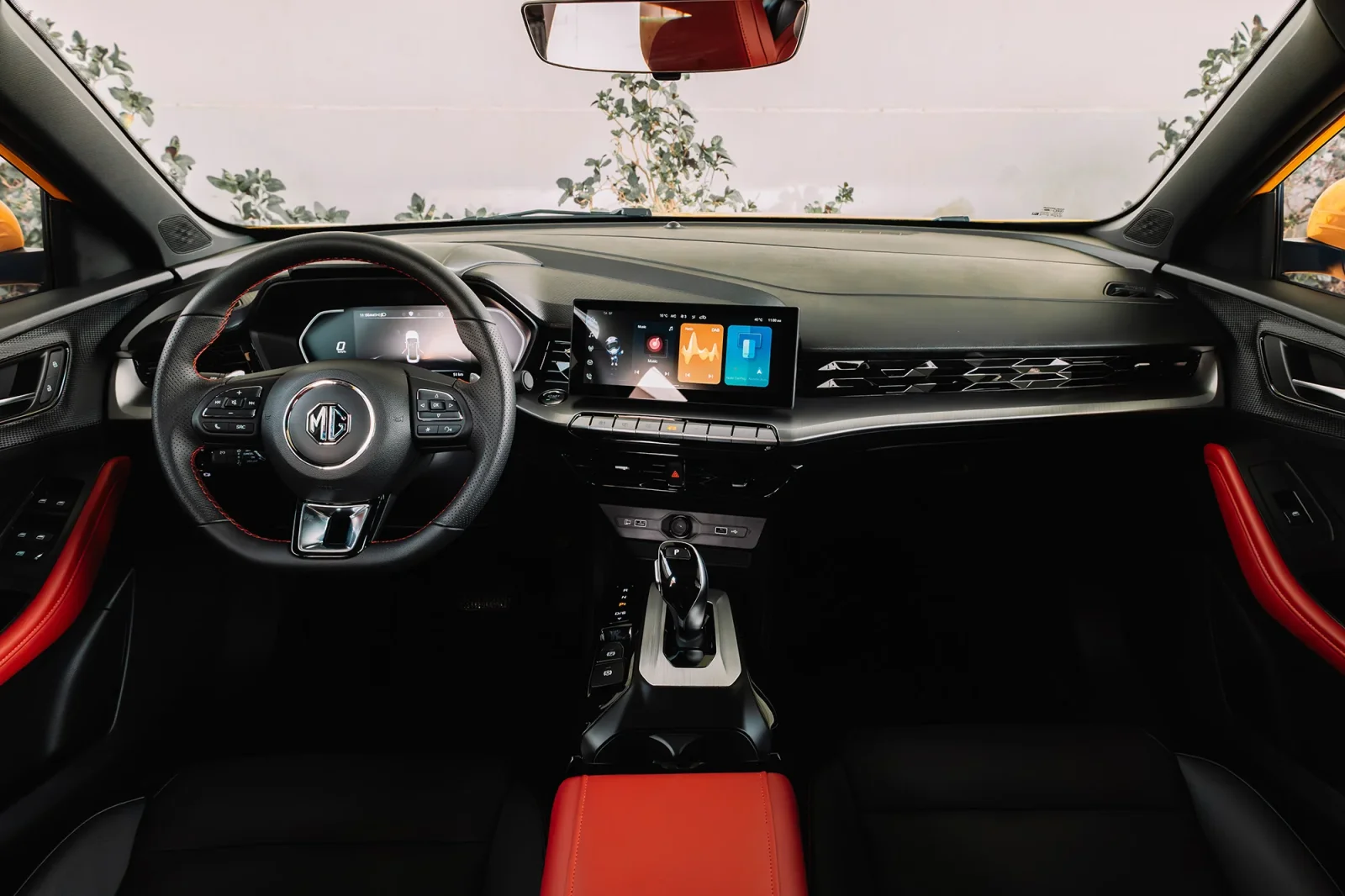 Affitto MG gt  Giallo 2025 in Abu Dhabi - 3 