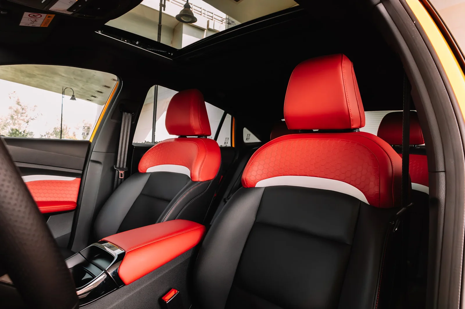 Affitto MG gt  Giallo 2025 in Abu Dhabi - 4 