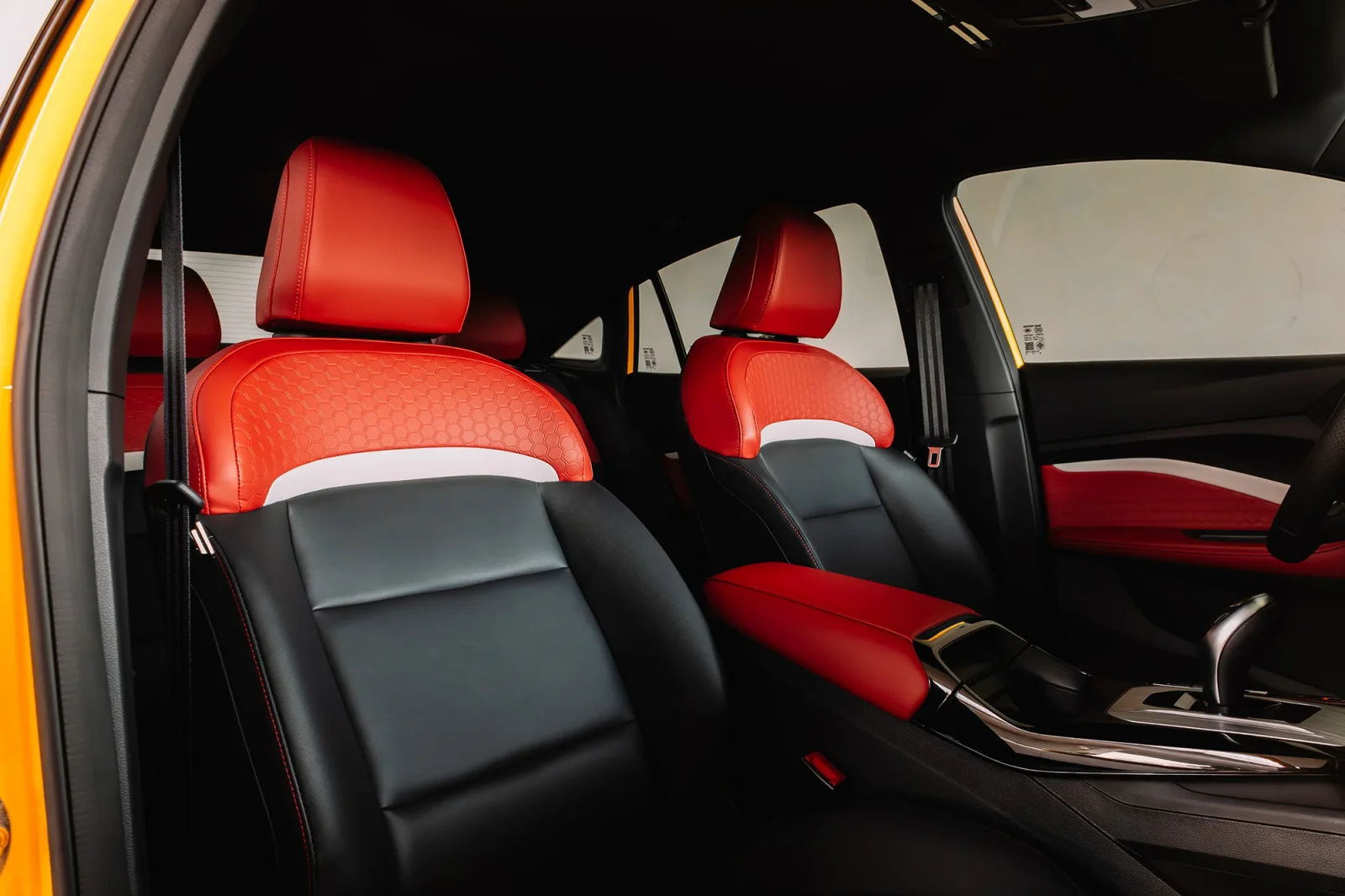 Affitto MG gt  Giallo 2025 in Abu Dhabi - 5 