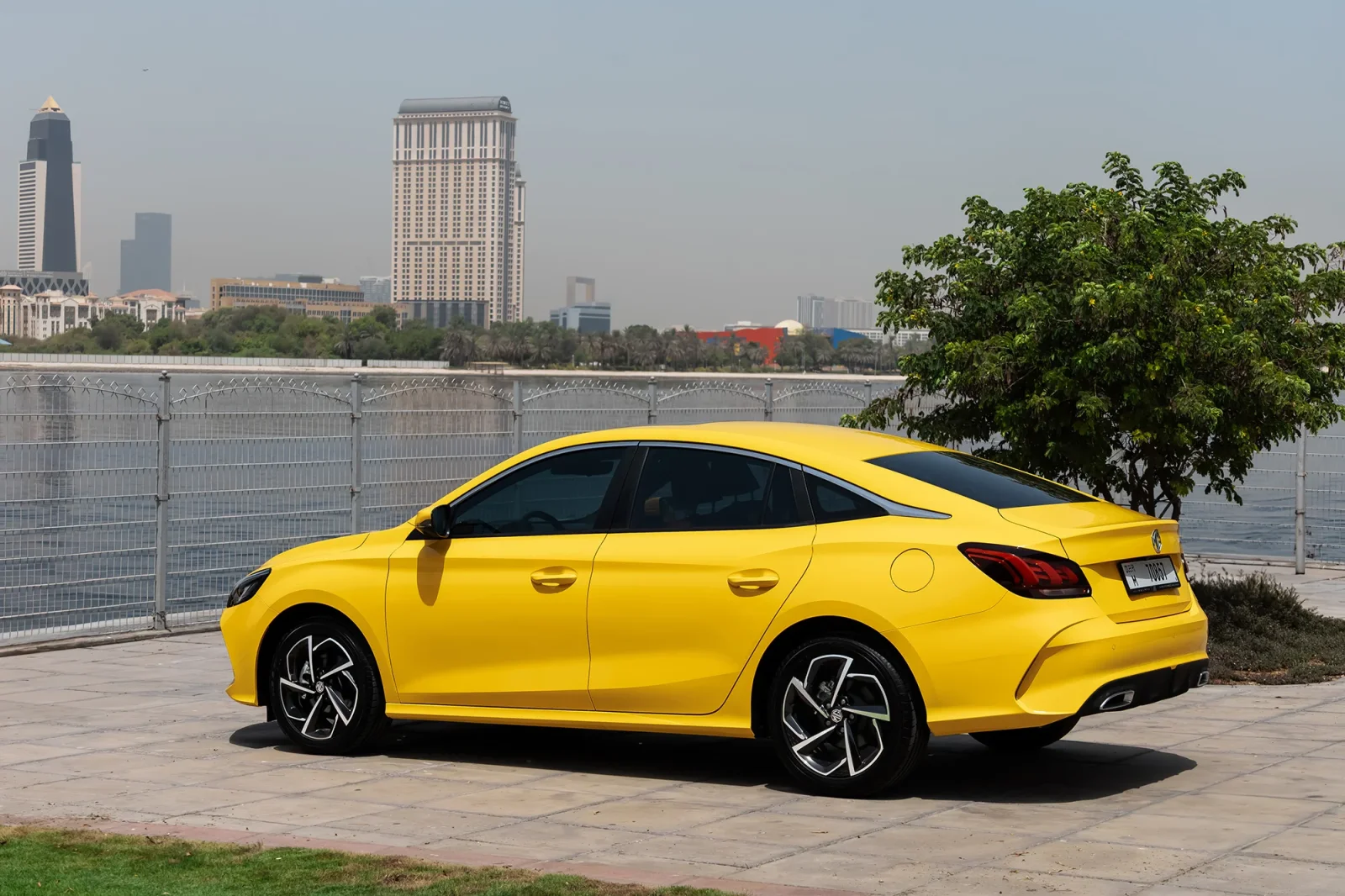 Affitto MG gt  Giallo 2025 in Abu Dhabi - 12 