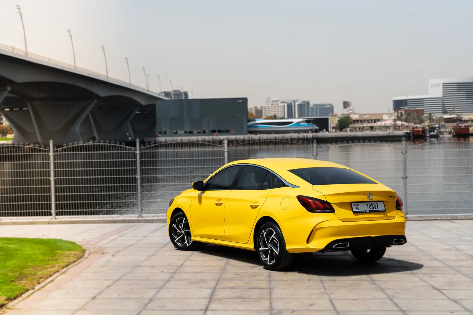 Affitto MG gt  Giallo 2025 in Abu Dhabi - 11 
