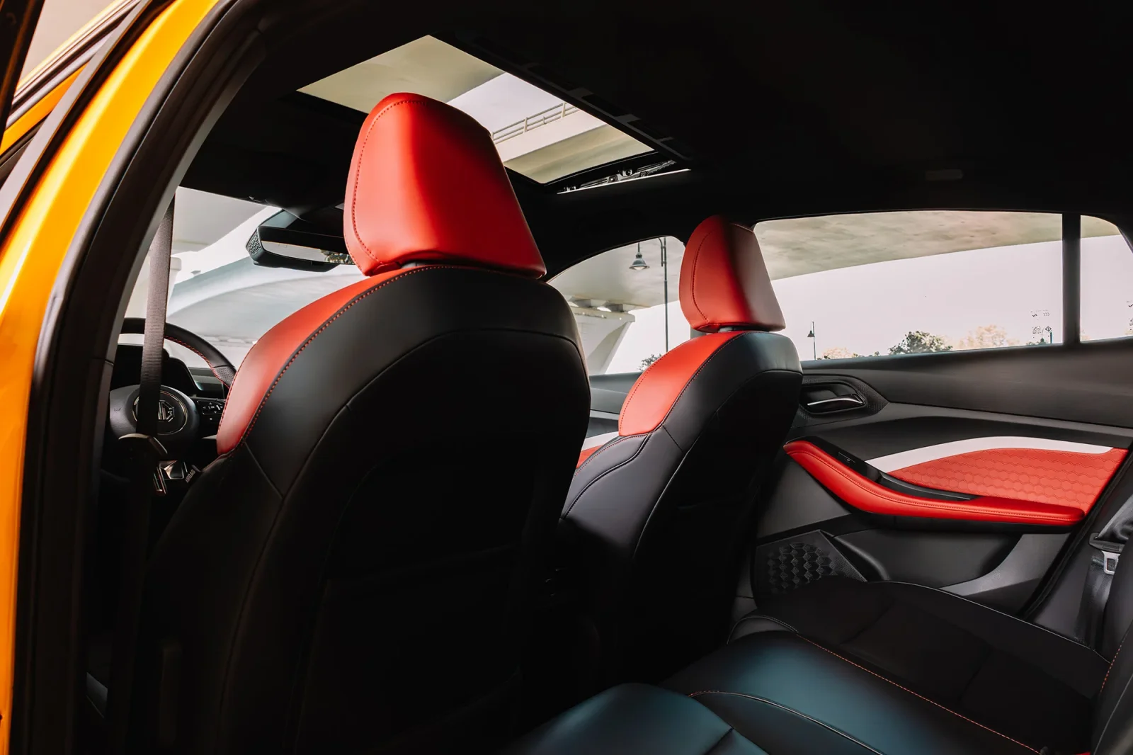 Affitto MG gt  Giallo 2025 in Abu Dhabi - 6 