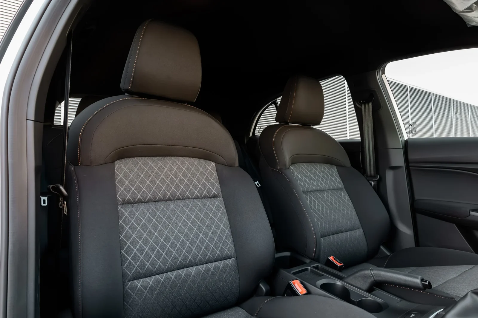 Affitto MG 3  Bianco 2025 in Abu Dhabi - 5 