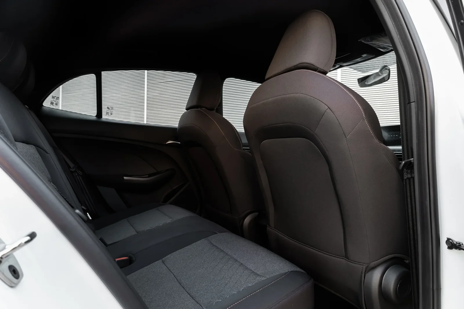 Affitto MG 3  Bianco 2025 in Abu Dhabi - 6 