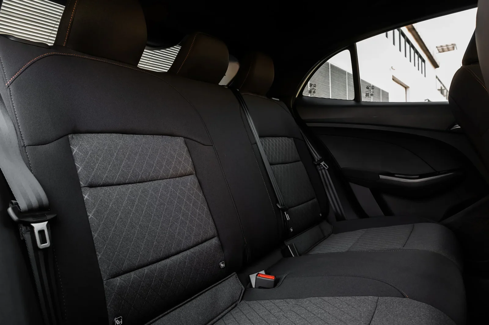 Affitto MG 3  Bianco 2025 in Abu Dhabi - 7 