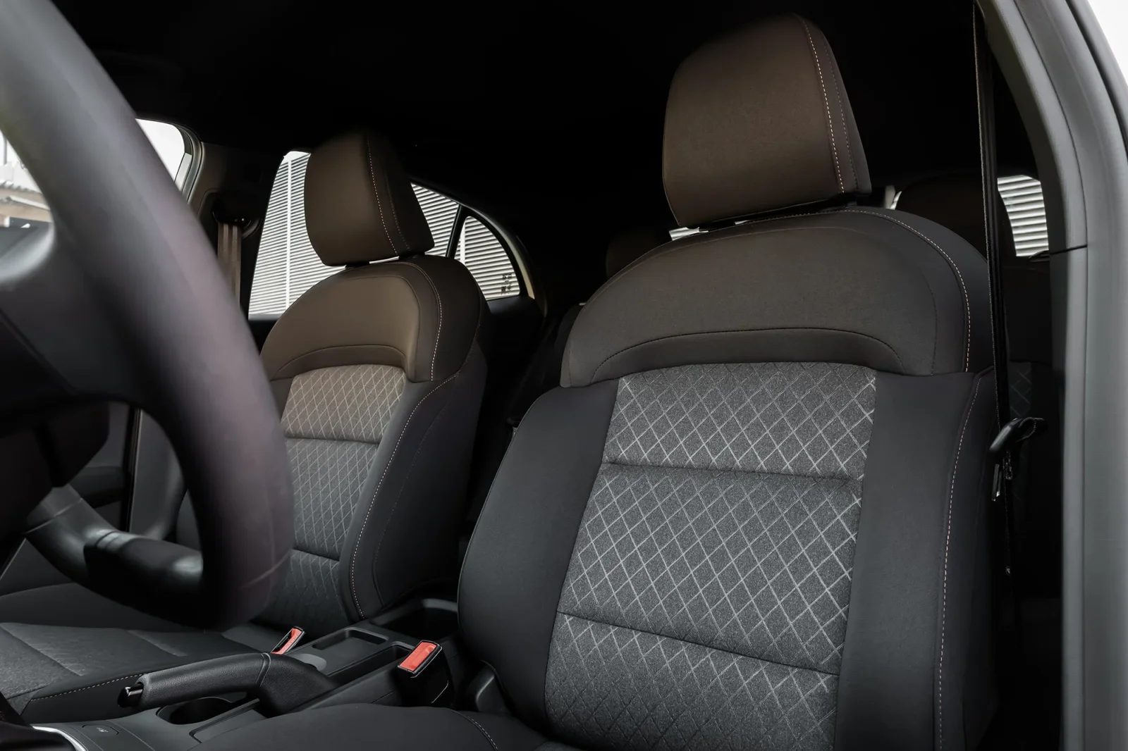 Affitto MG 3  Bianco 2025 in Abu Dhabi - 3 