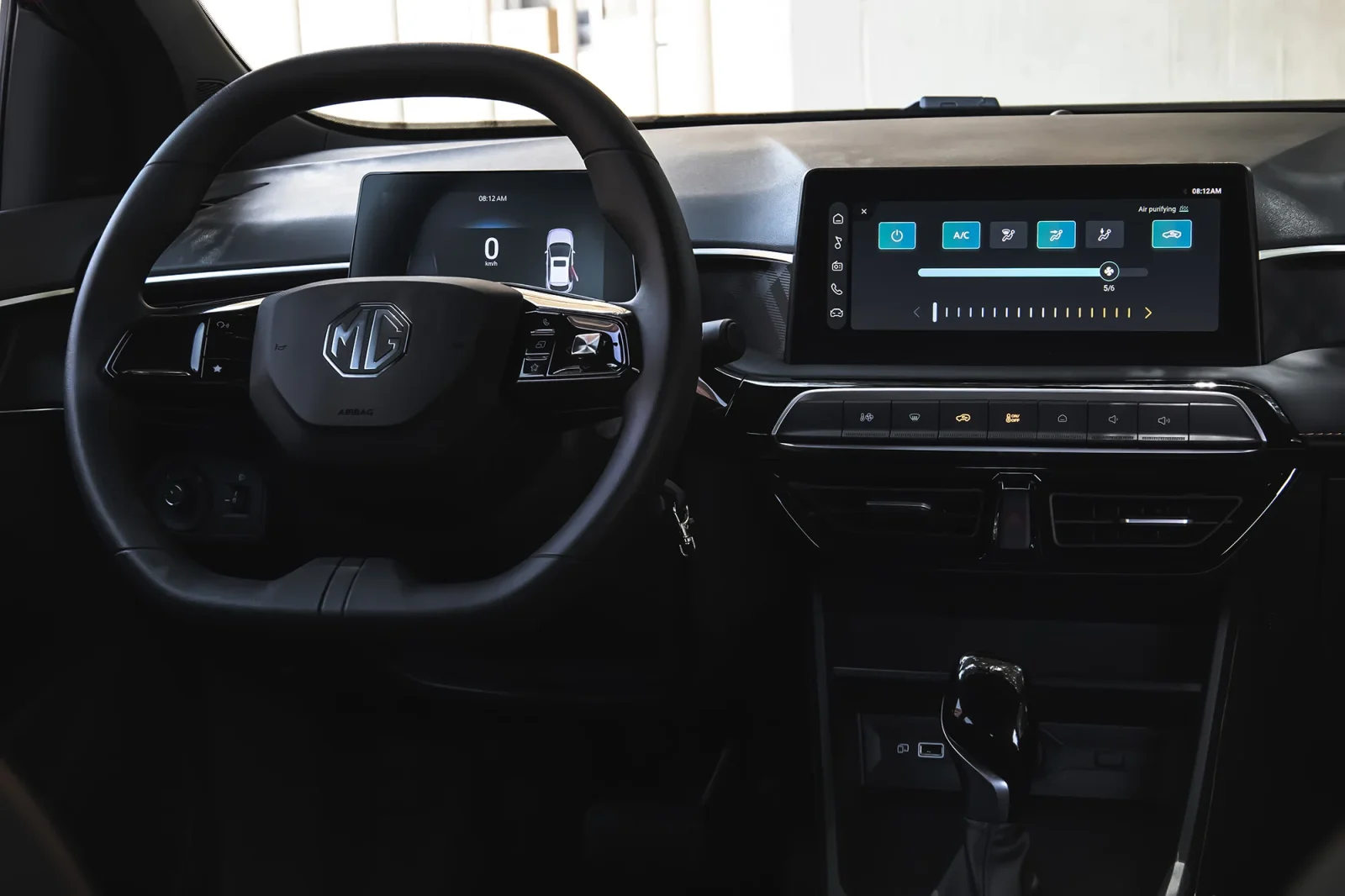 Affitto MG 3  Rosso 2025 in Abu Dhabi - 5 