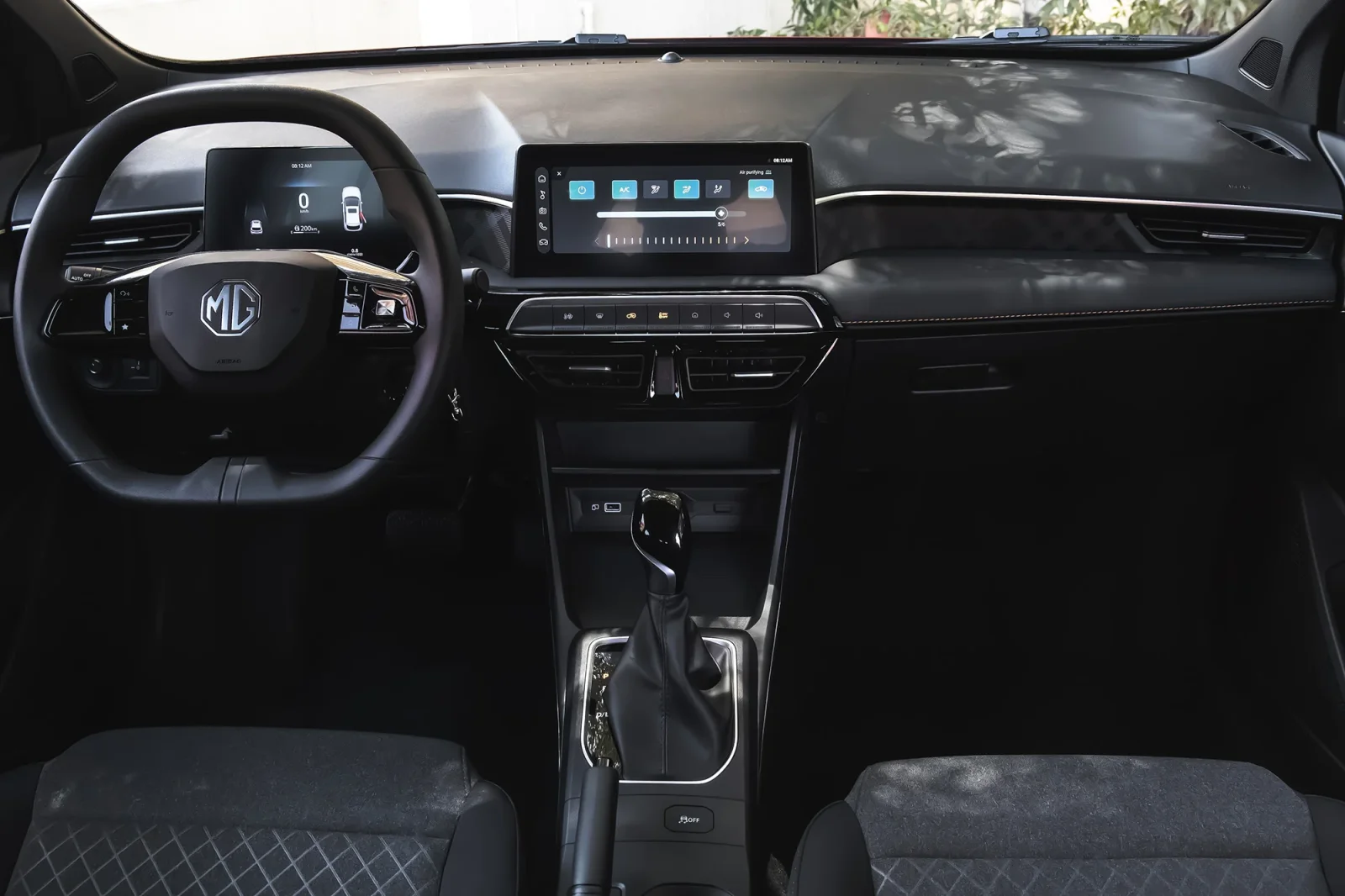 Affitto MG 3  Rosso 2025 in Abu Dhabi - 6 