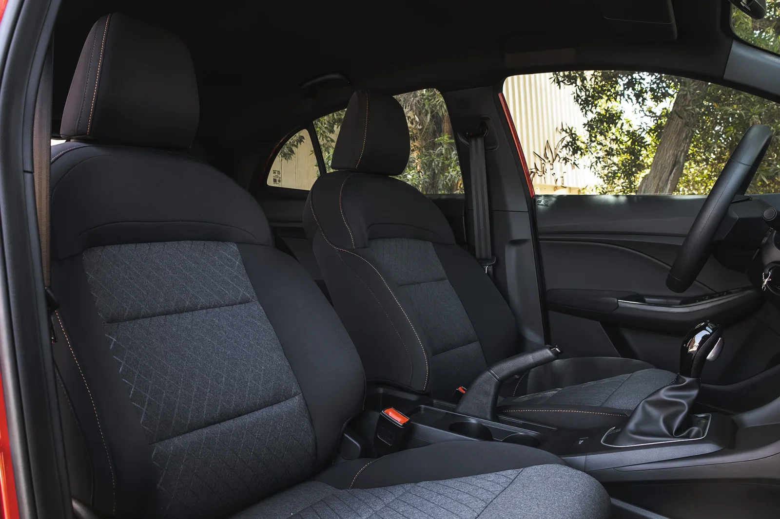 Affitto MG 3  Rosso 2025 in Abu Dhabi - 7 