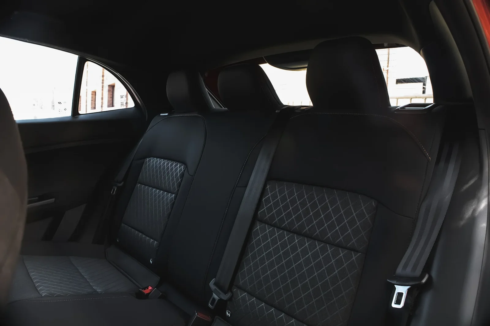 Affitto MG 3  Rosso 2025 in Abu Dhabi - 9 