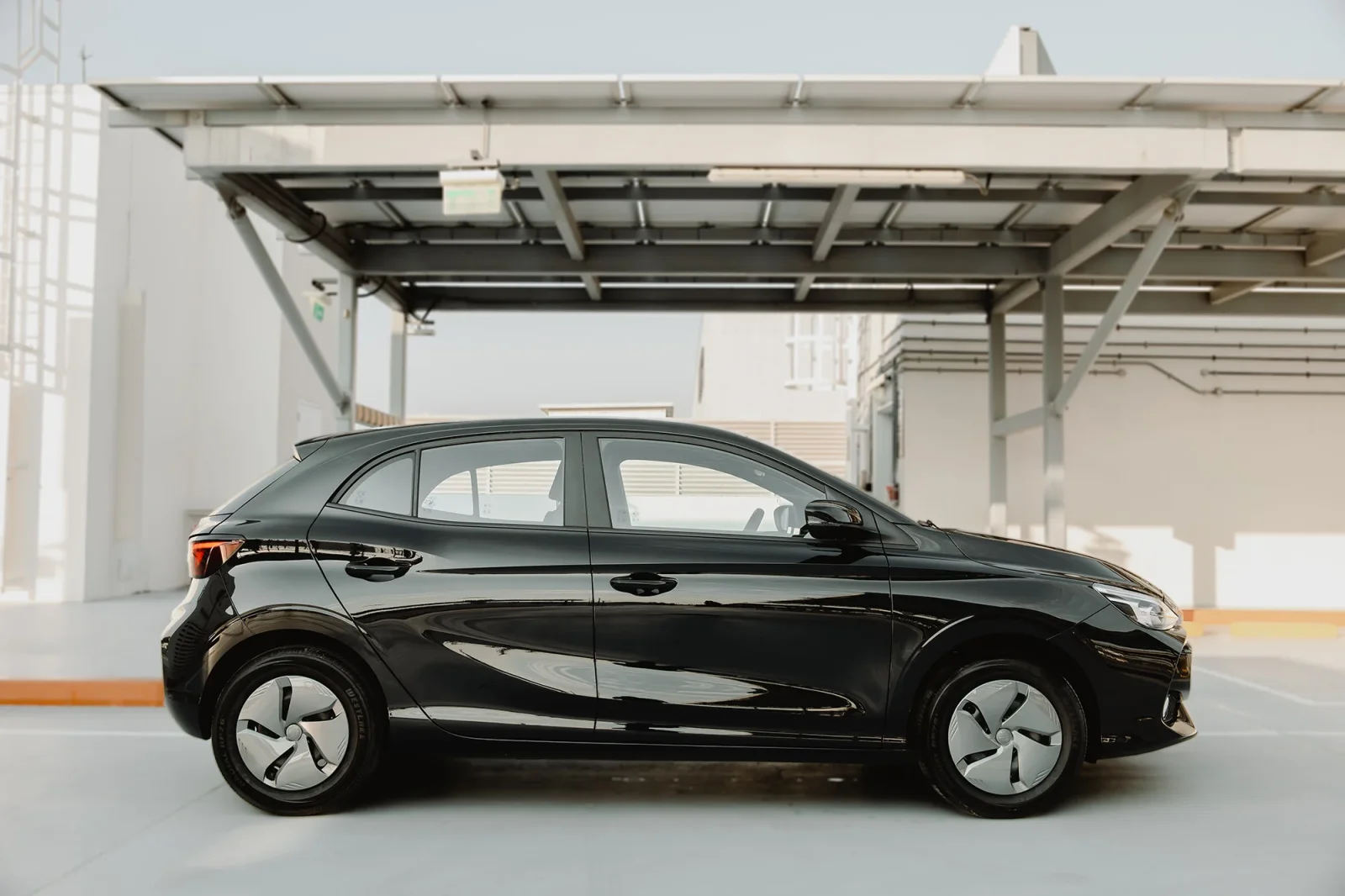 Affitto MG 3  Nero 2025 in Abu Dhabi - 11 