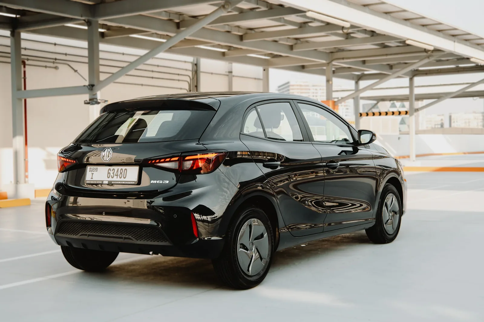 Affitto MG 3  Nero 2025 in Abu Dhabi - 10 