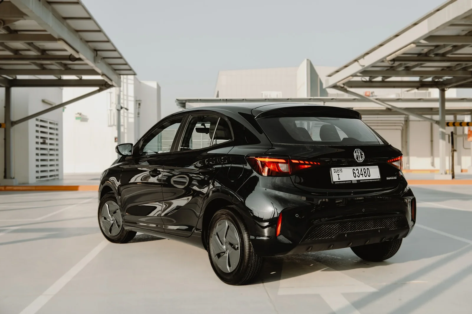 Affitto MG 3  Nero 2025 in Abu Dhabi - 9 