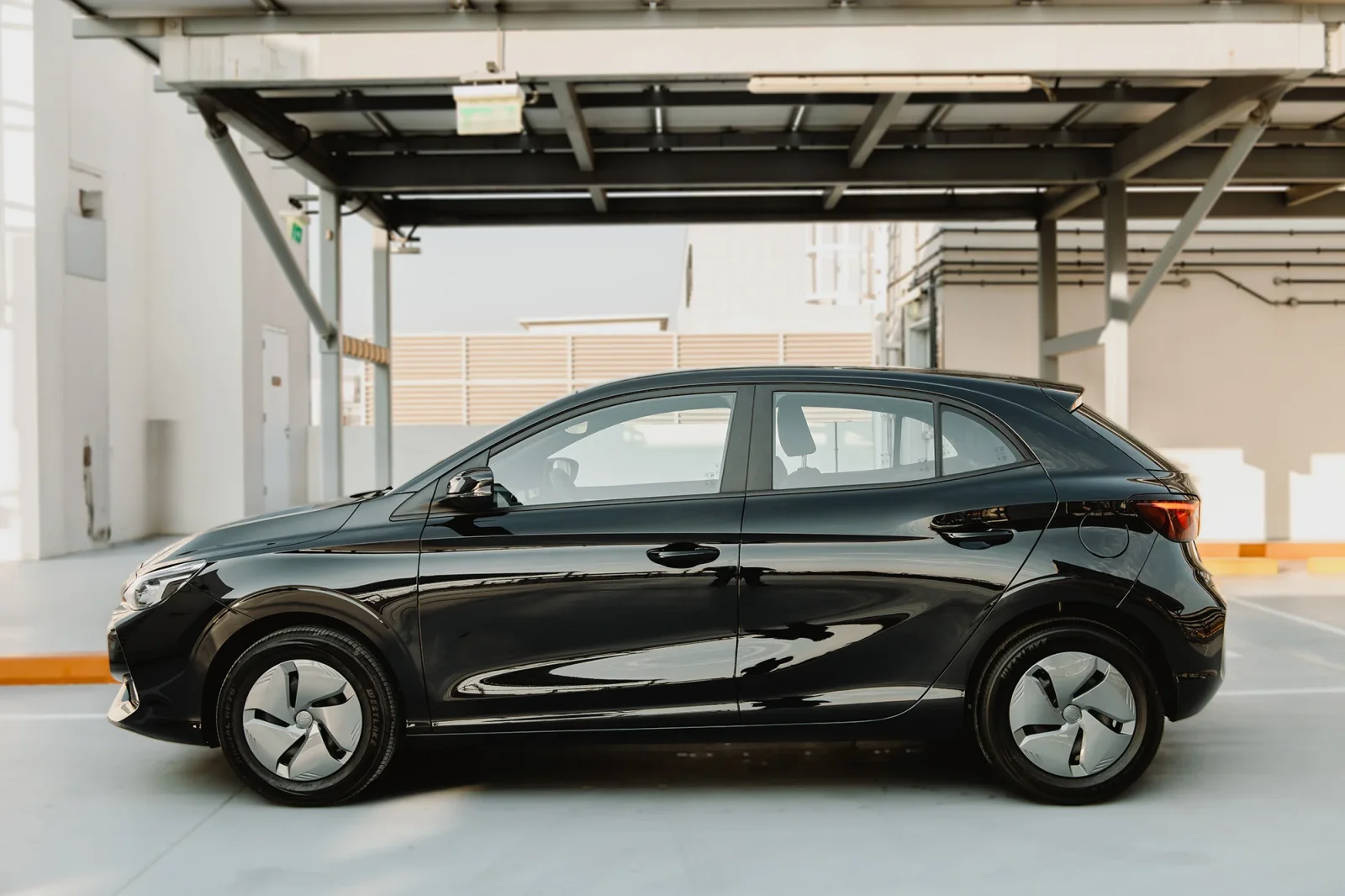 Affitto MG 3  Nero 2025 in Abu Dhabi - 12 