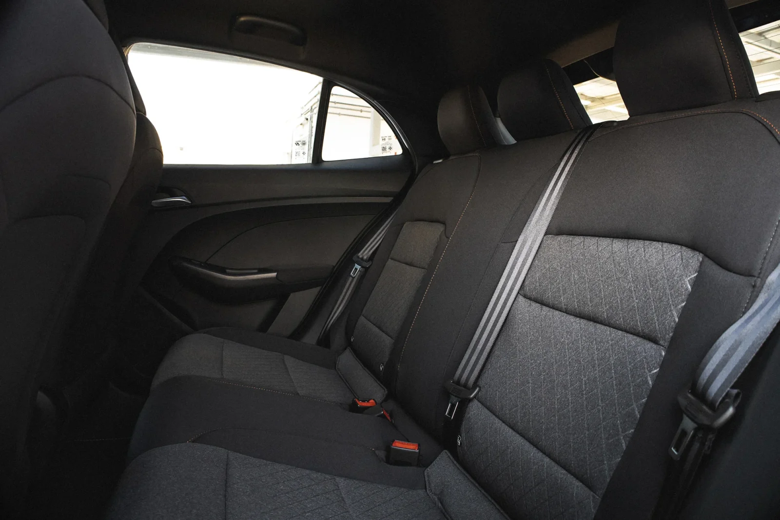 Affitto MG 3  Nero 2025 in Abu Dhabi - 8 