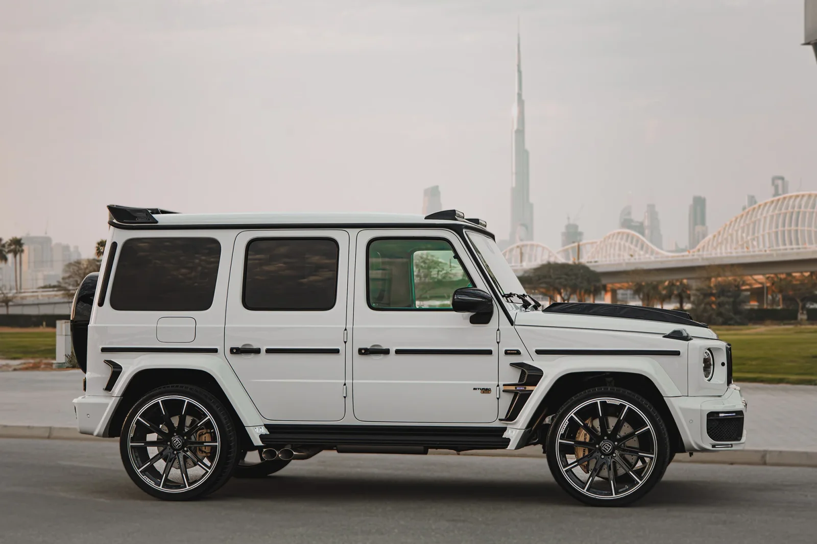 Rent Mercedes-Benz G-Class Brabus 800 Carbon Kit White 2023 in Abu Dhabi - 13 