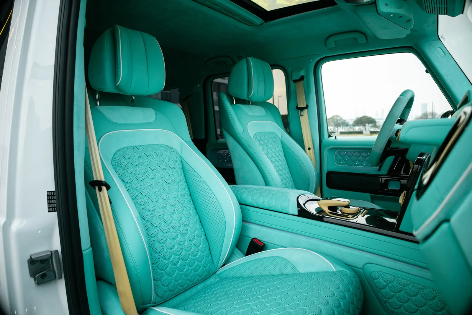 Rent Mercedes-Benz G-Class Brabus 800 Carbon Kit White 2023 in Abu Dhabi - 6 