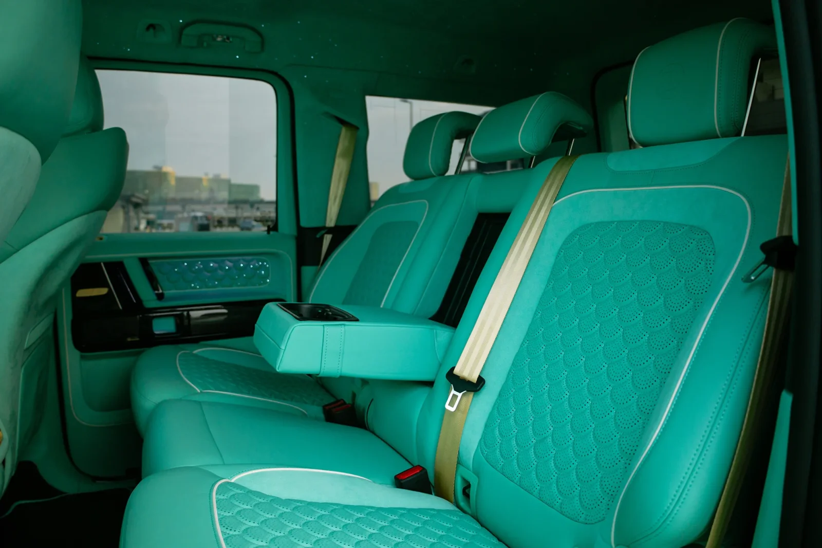 Rent Mercedes-Benz G-Class Brabus 800 Carbon Kit White 2023 in Abu Dhabi - 8 