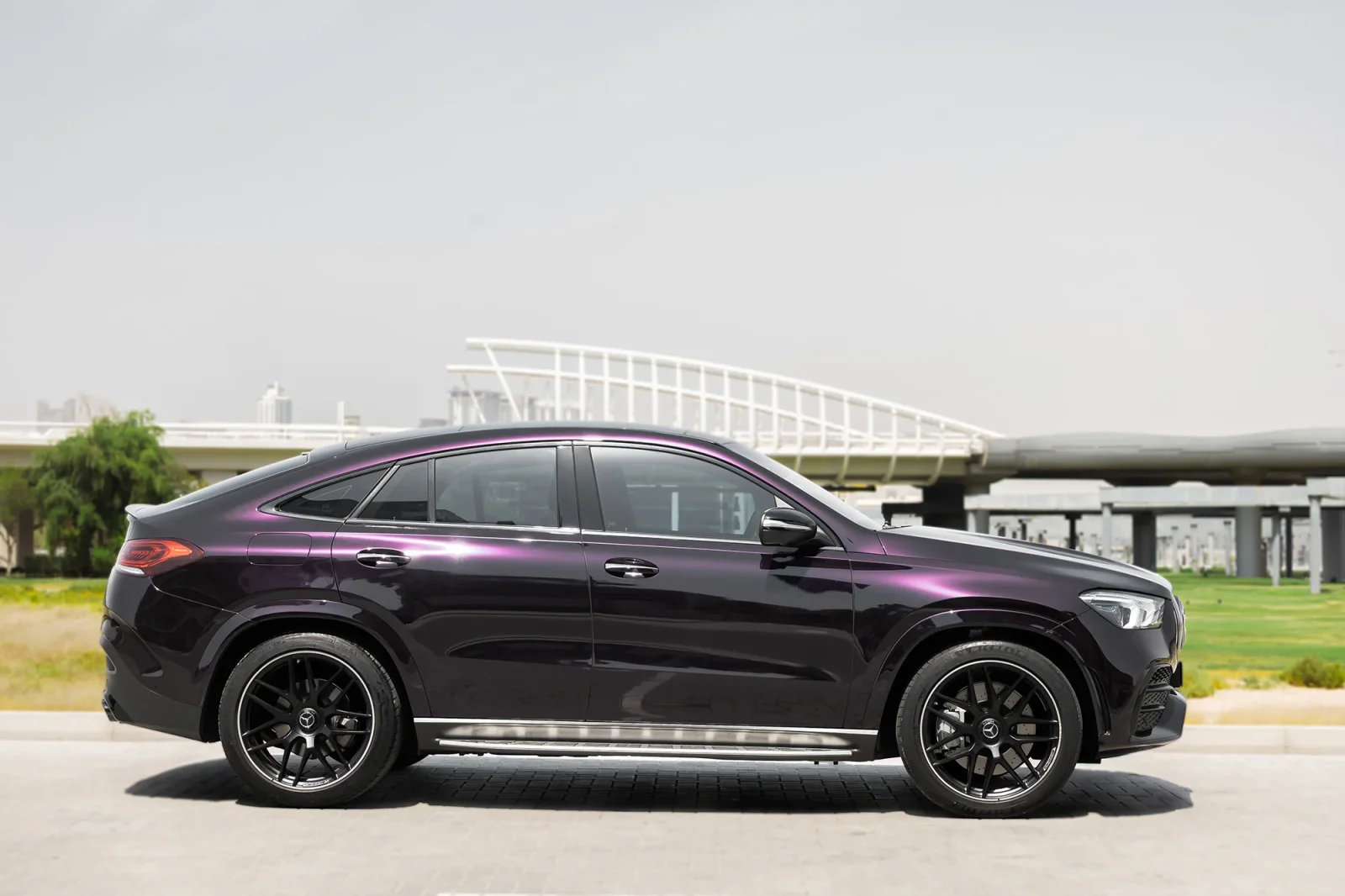 Аренда Mercedes-Benz GLE 53 AMG Фиолетовый 2023 в Абу-Даби - 9 