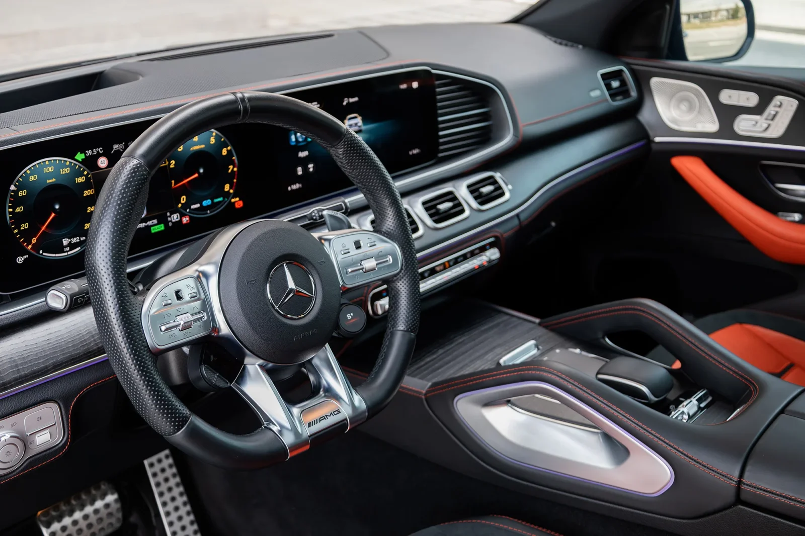 Аренда Mercedes-Benz GLE 53 AMG Фиолетовый 2023 в Абу-Даби - 4 