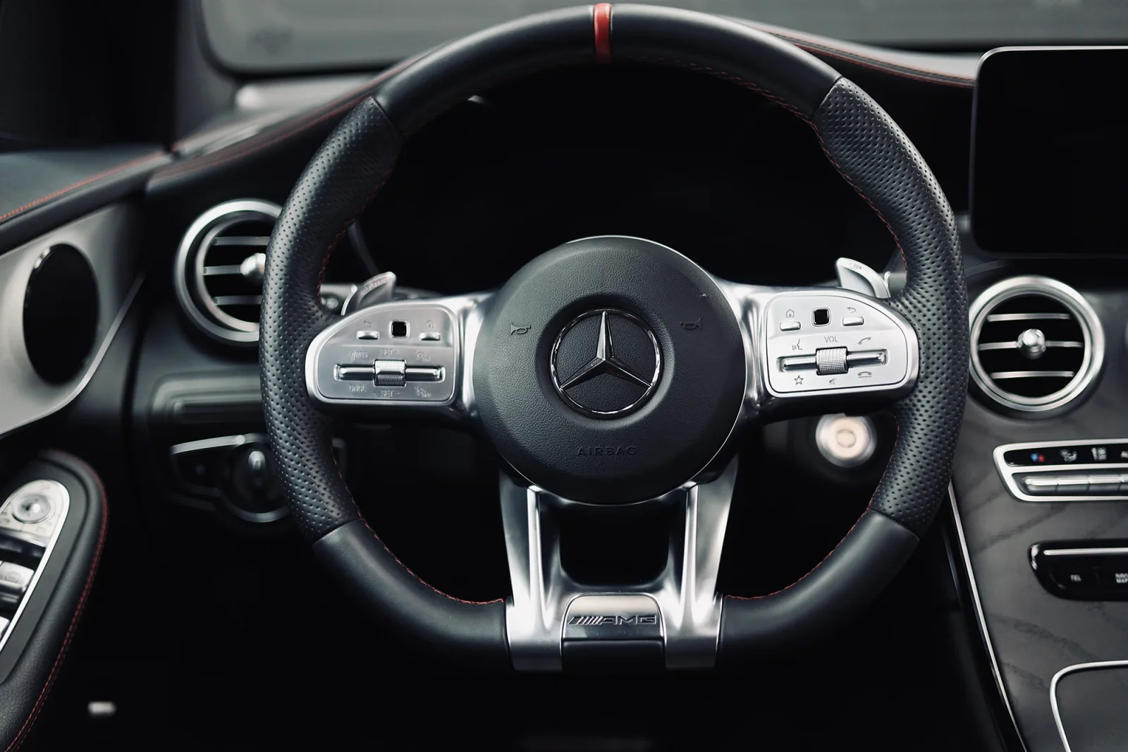 Kiralık Mercedes-Benz GLC 43 AMG Beyaz 2022 içinde Abu Dhabi - 6 