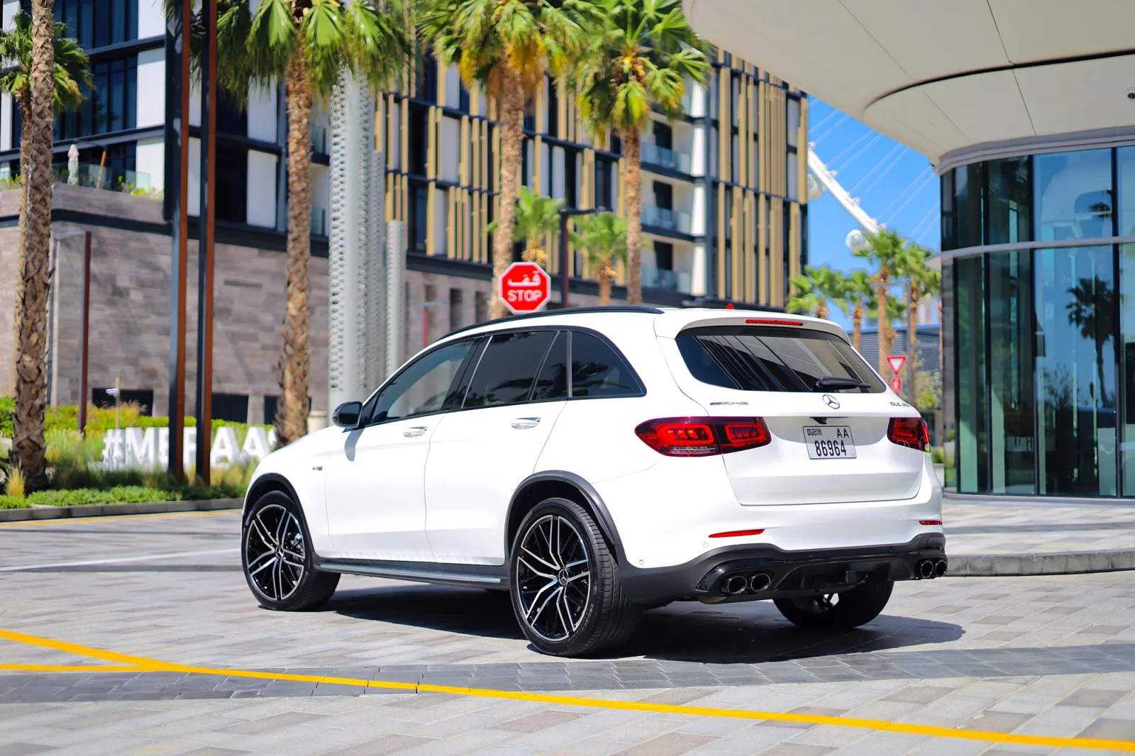 Kiralık Mercedes-Benz GLC 43 AMG Beyaz 2022 içinde Abu Dhabi - 9 