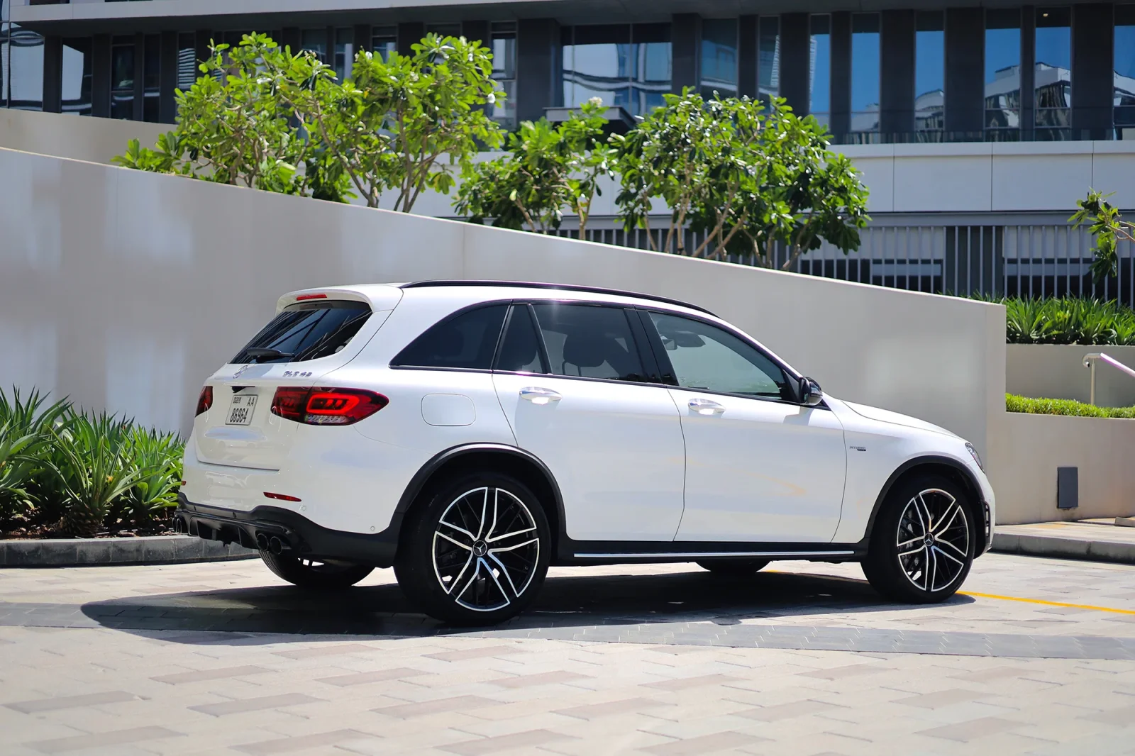 Kiralık Mercedes-Benz GLC 43 AMG Beyaz 2022 içinde Abu Dhabi - 11 