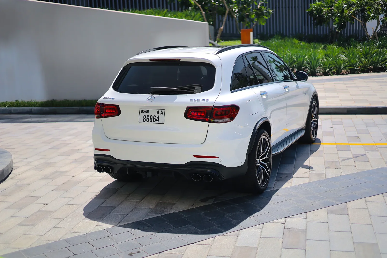 Kiralık Mercedes-Benz GLC 43 AMG Beyaz 2022 içinde Abu Dhabi - 14 
