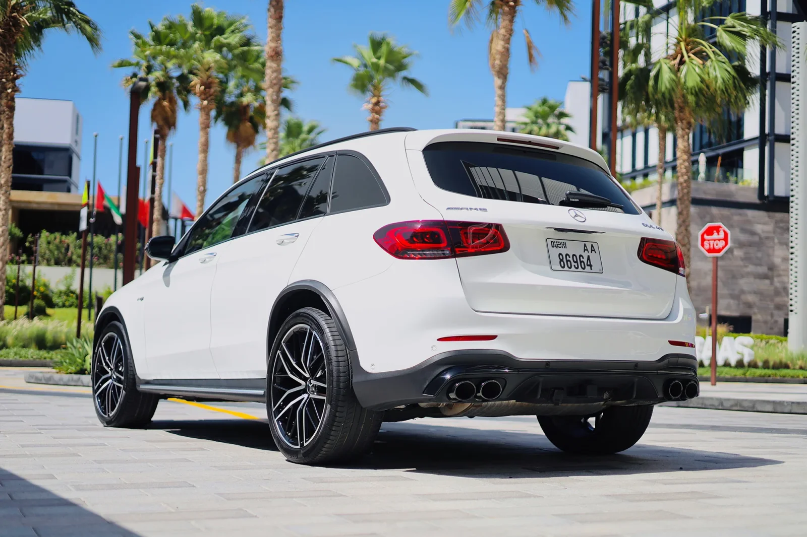 Kiralık Mercedes-Benz GLC 43 AMG Beyaz 2022 içinde Abu Dhabi - 17 
