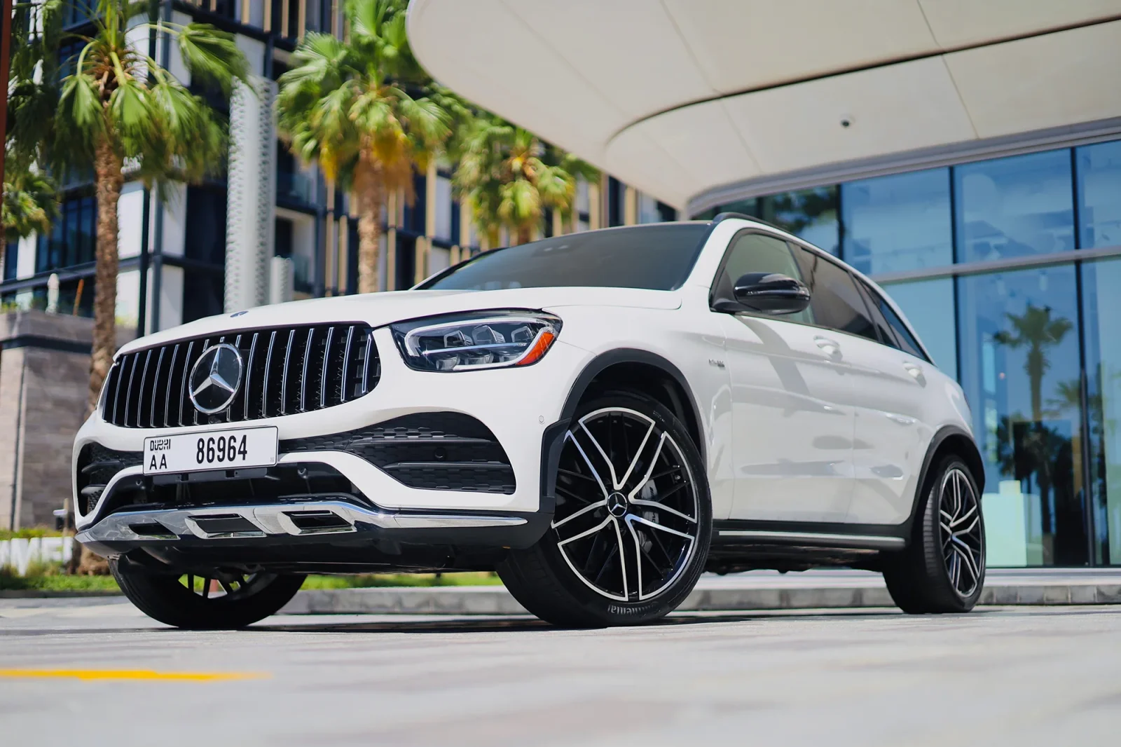 Kiralık Mercedes-Benz GLC 43 AMG Beyaz 2022 içinde Abu Dhabi - 2 