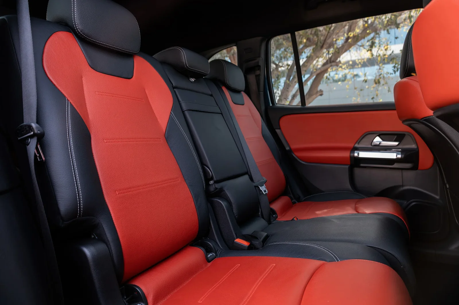 Аренда Mercedes-Benz GLB-Class 250 Синий 2023 в Абу-Даби - 7 