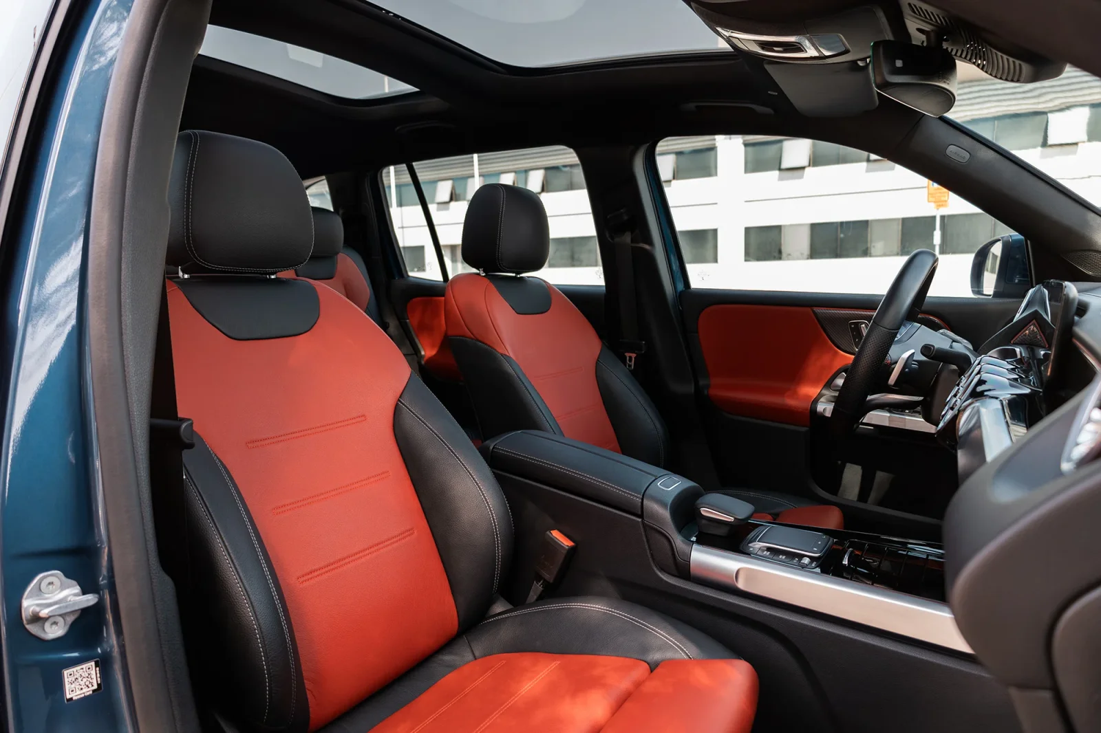 Аренда Mercedes-Benz GLB-Class 250 Синий 2023 в Абу-Даби - 3 