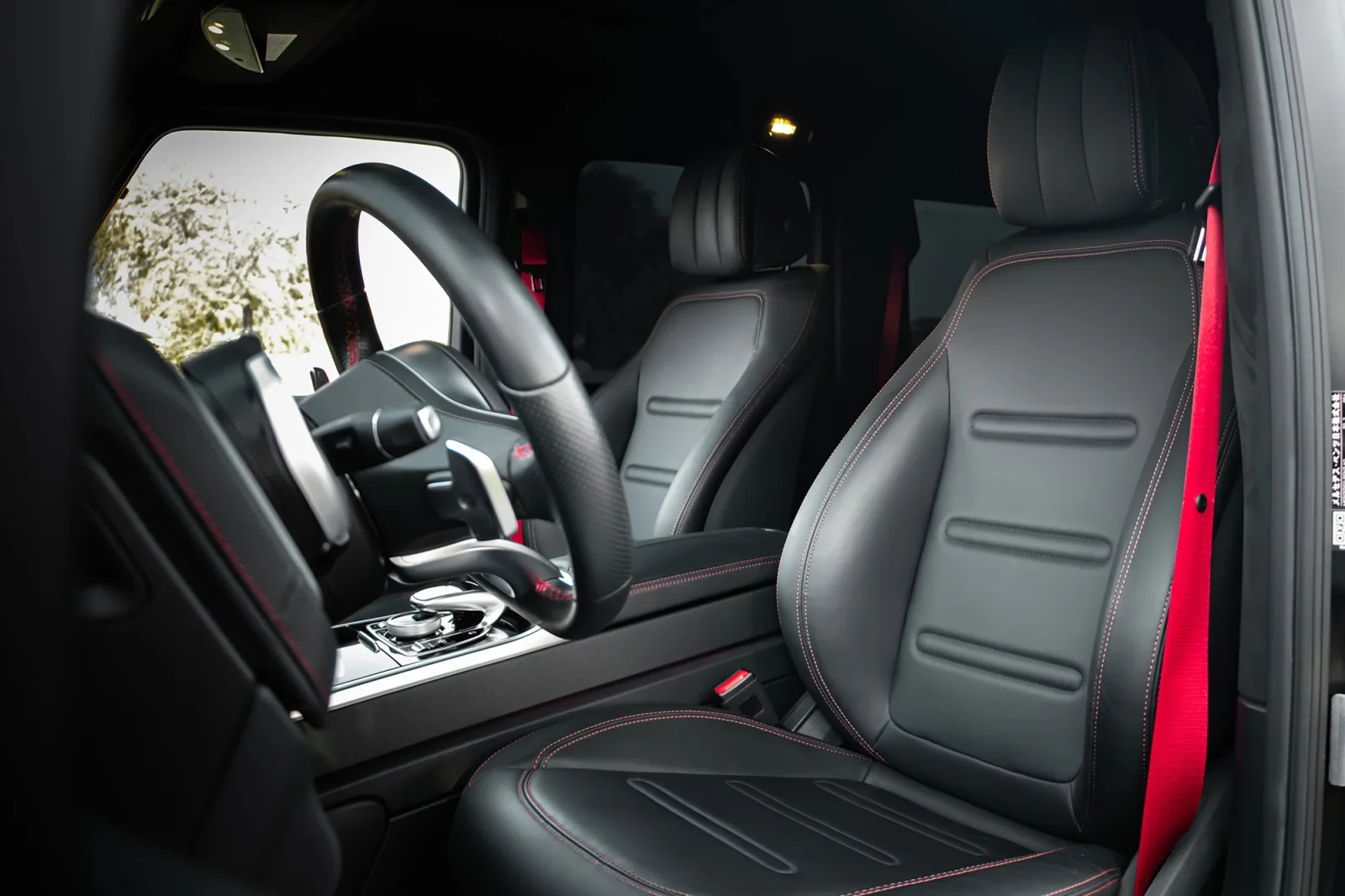 Alquiler Mercedes-Benz G-Class 550 Negro 2021 en Abu Dabi - 5 