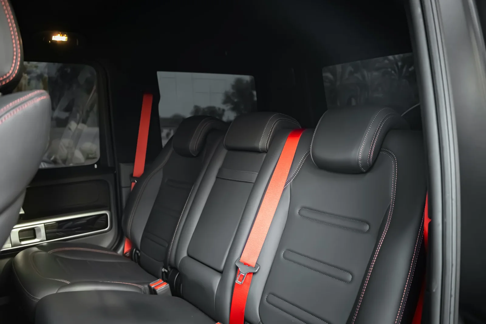 Alquiler Mercedes-Benz G-Class 550 Negro 2021 en Abu Dabi - 9 