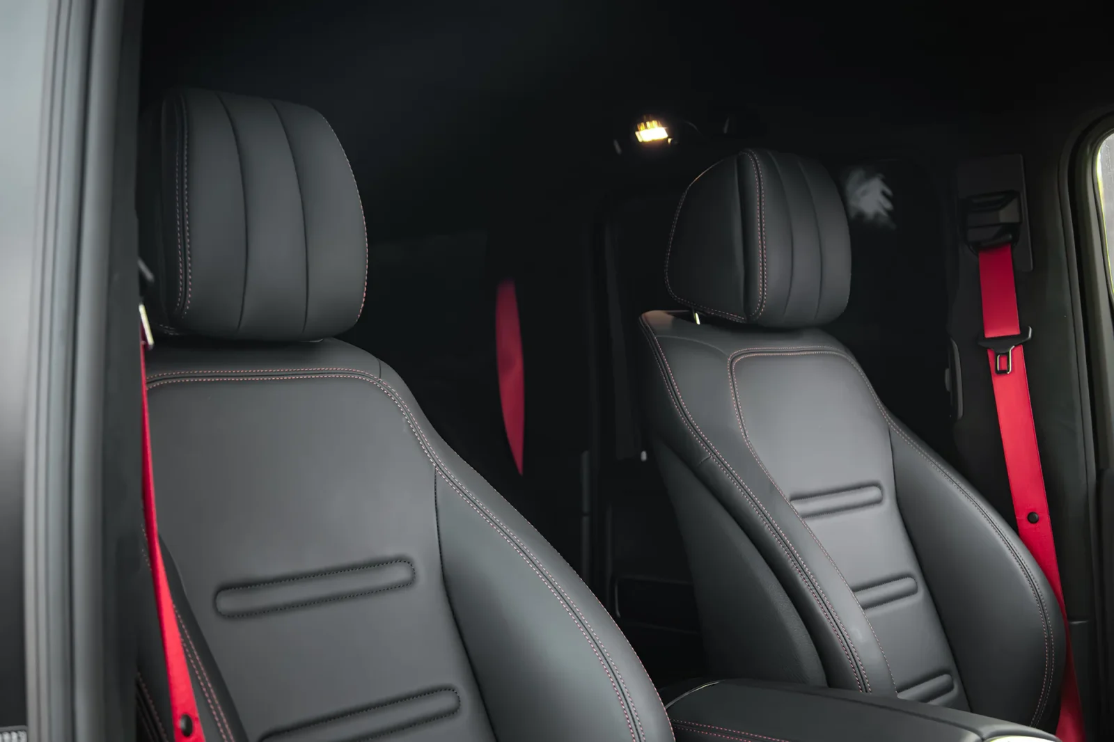 Alquiler Mercedes-Benz G-Class 550 Negro 2021 en Abu Dabi - 6 