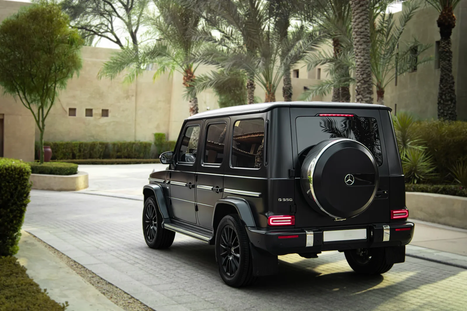 Alquiler Mercedes-Benz G-Class 550 Negro 2021 en Abu Dabi - 10 