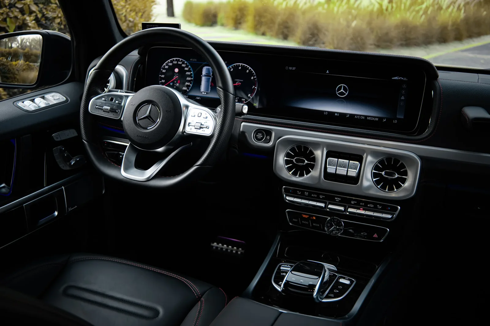 Alquiler Mercedes-Benz G-Class 550 Negro 2021 en Abu Dabi - 4 