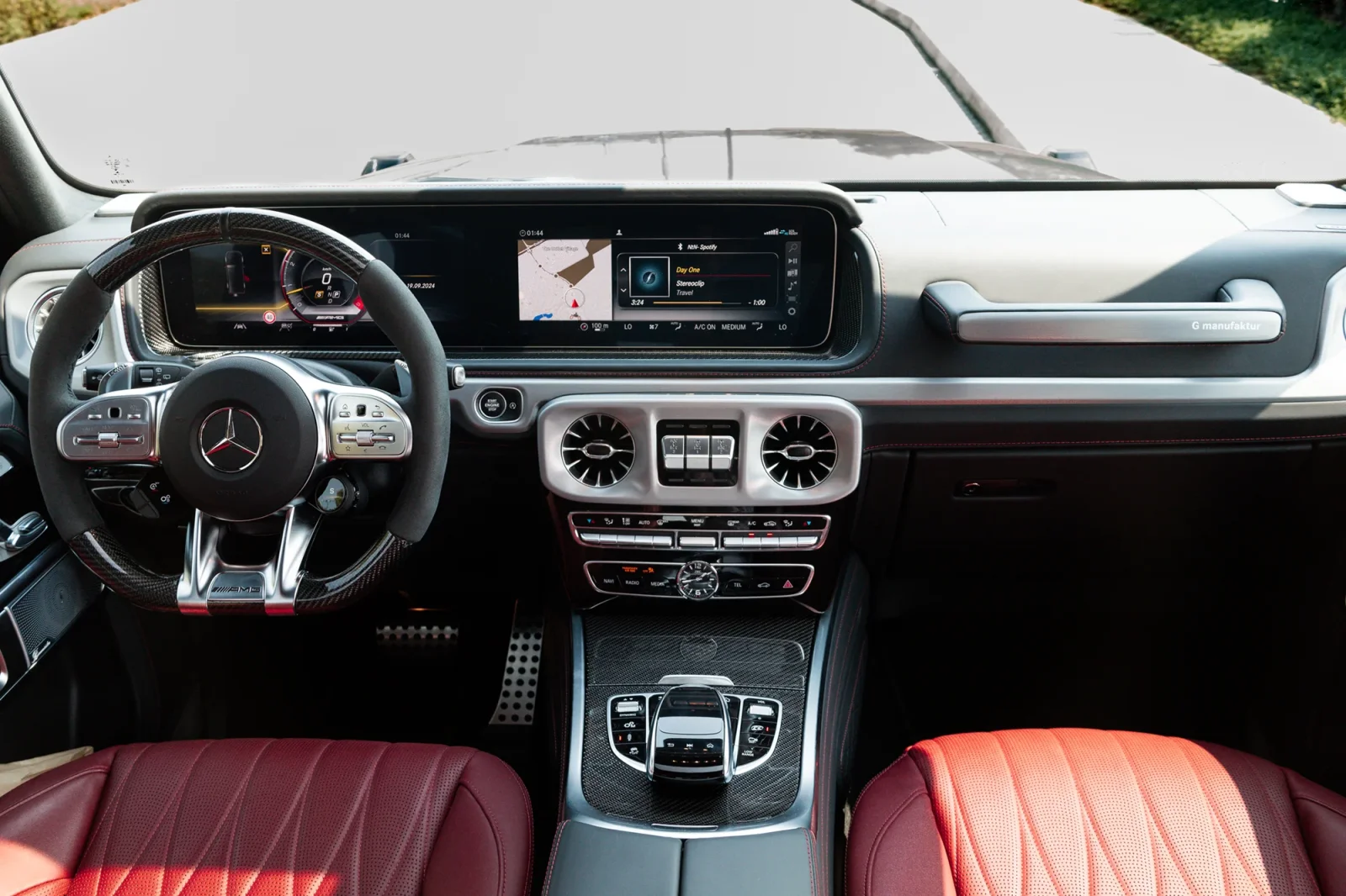 Alquiler Mercedes-Benz G-Class  Gris 2022 en Abu Dabi - 3 