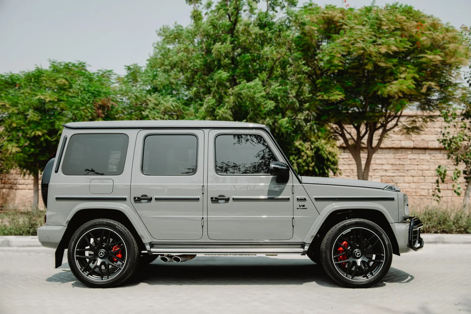 Alquiler Mercedes-Benz G-Class  Gris 2022 en Abu Dabi - 8 