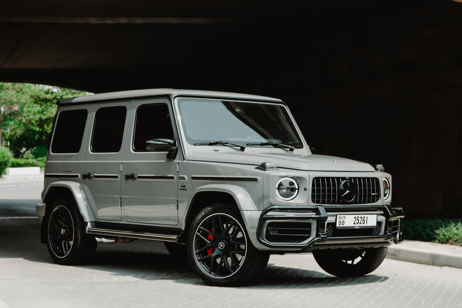 Alquiler Mercedes-Benz G-Class  Gris 2022 en Abu Dabi - 7 