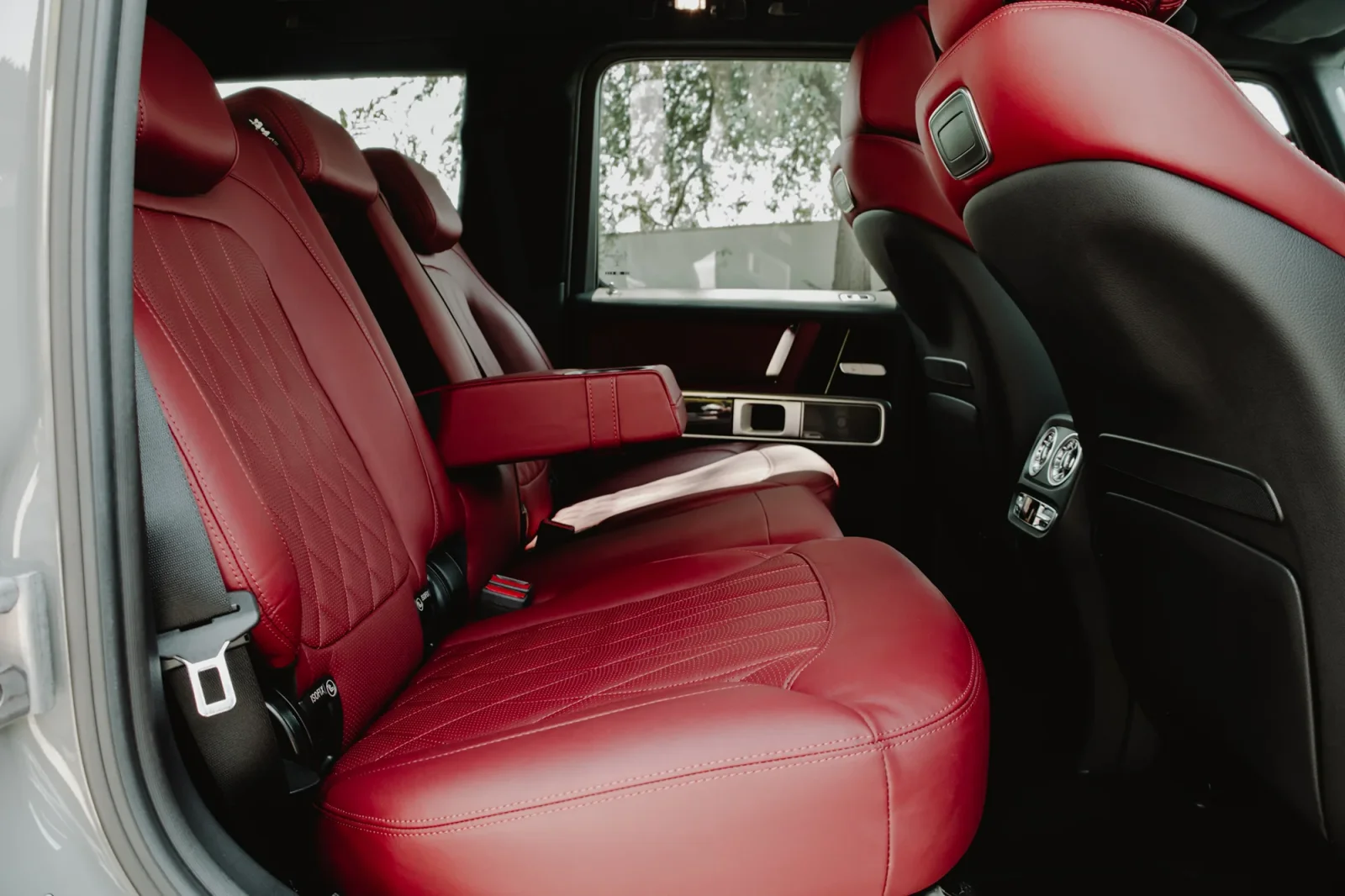 Alquiler Mercedes-Benz G-Class  Gris 2022 en Abu Dabi - 6 