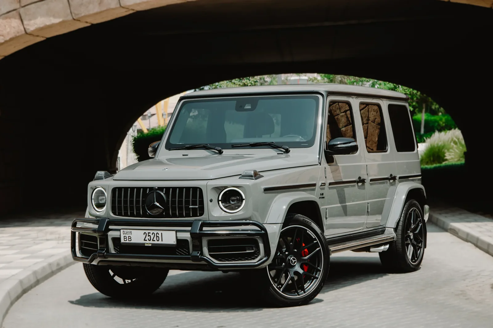 Alquiler Mercedes-Benz G-Class  Gris 2022 en Abu Dabi - 12 