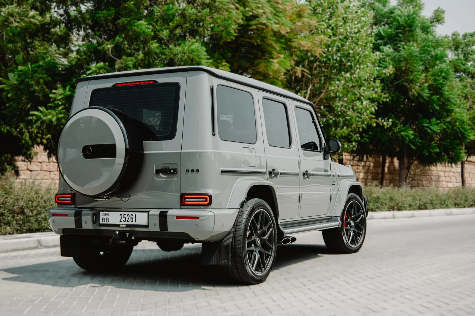 Alquiler Mercedes-Benz G-Class  Gris 2022 en Abu Dabi - 11 