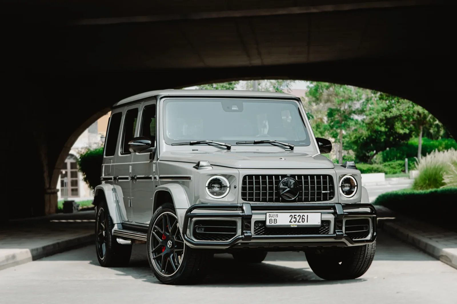 Alquiler Mercedes-Benz G-Class  Gris 2022 en Abu Dabi - 2 