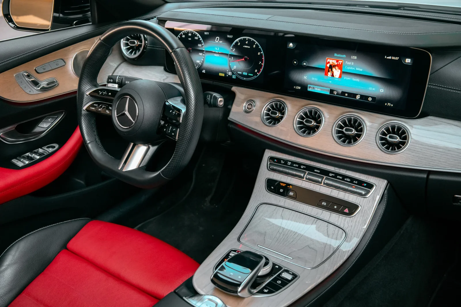 Rent Mercedes-Benz E-Class E450 White 2023 in Abu Dhabi - 3 