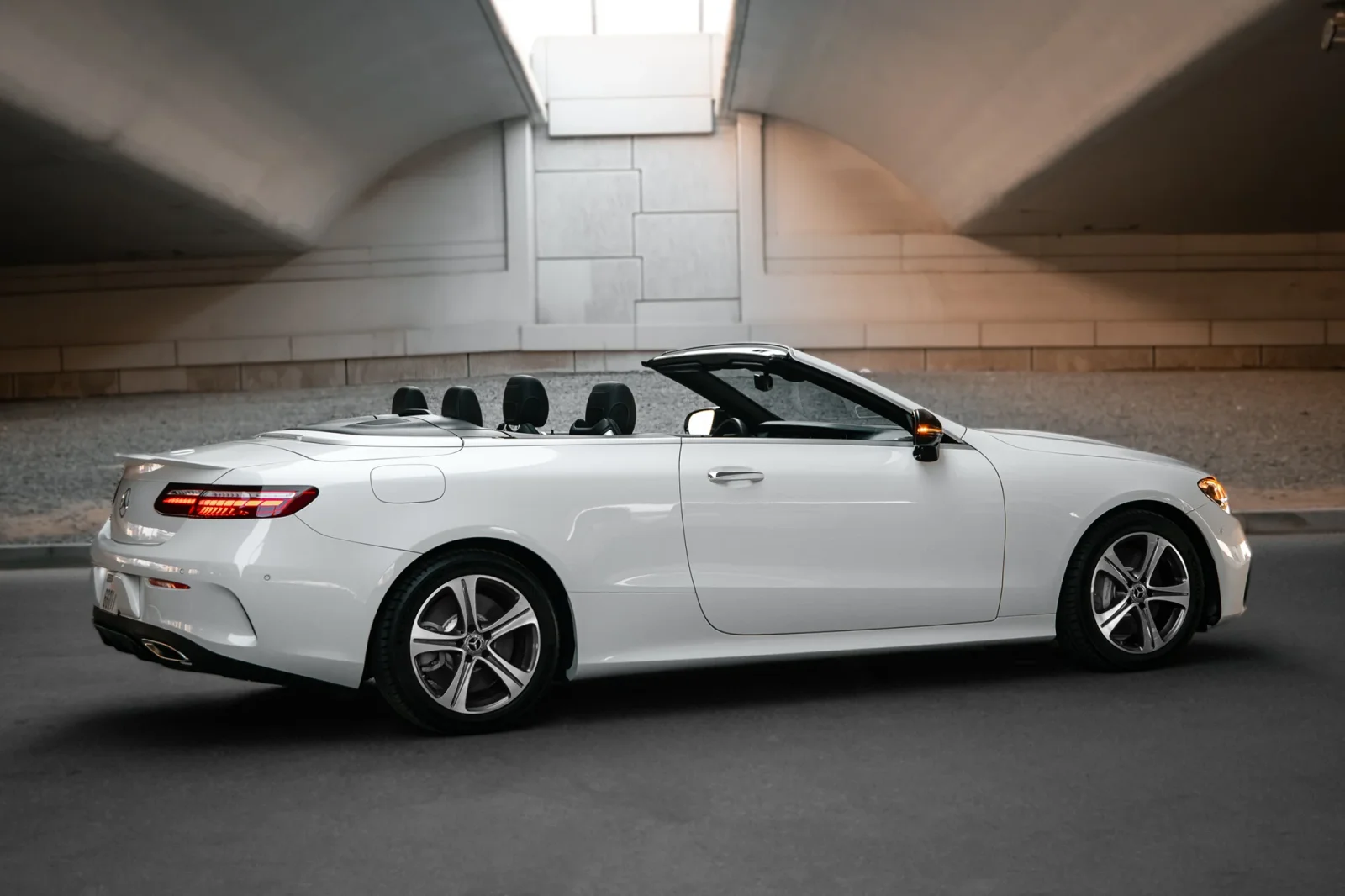 Rent Mercedes-Benz E-Class E450 White 2023 in Abu Dhabi - 12 