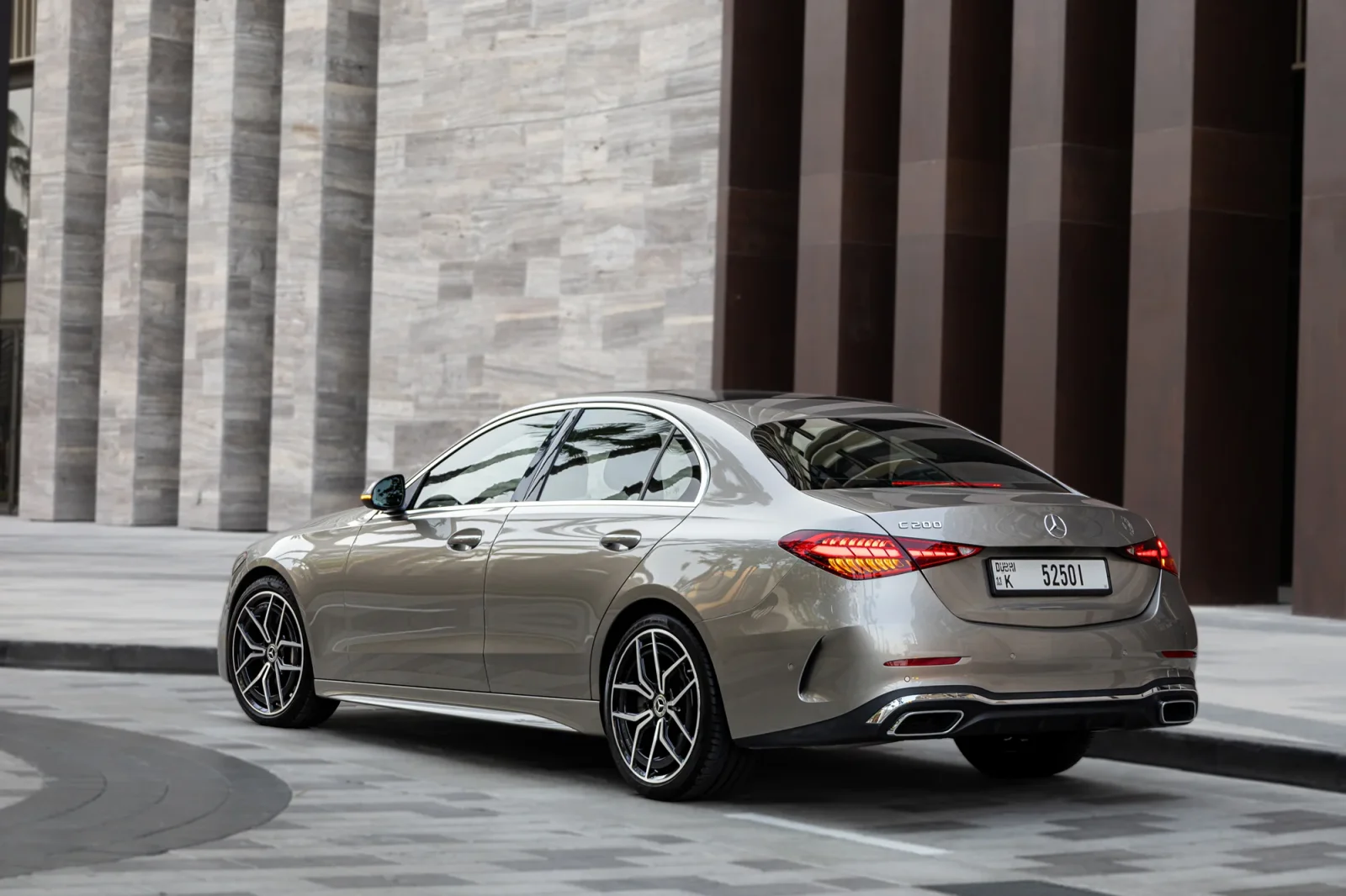 Аренда Mercedes-Benz C-Class C200 Серебряный 2022 в Абу-Даби - 9 